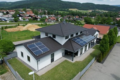 Holzhaus in Holzständerbauweise in Neukirchen bei Bogen, Zimmerei Wartner Holzhaus in Holzständerbauweise in Neukirchen bei Bogen, Zimmerei Wartner